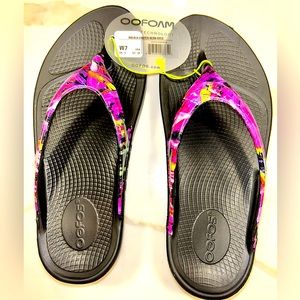 OOFOS — OOLALA LIMITED COLOR NEON ROSE! SIZE 7 — BRAND NEW WITH TAGS!